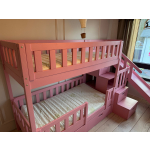 Etagenbett im modernen Kinderzimmer